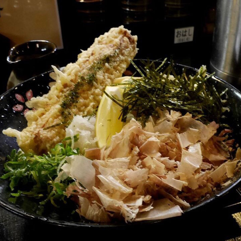 半熟玉子とちくわ天ぶっかけ( 麺工房ゆでっち )