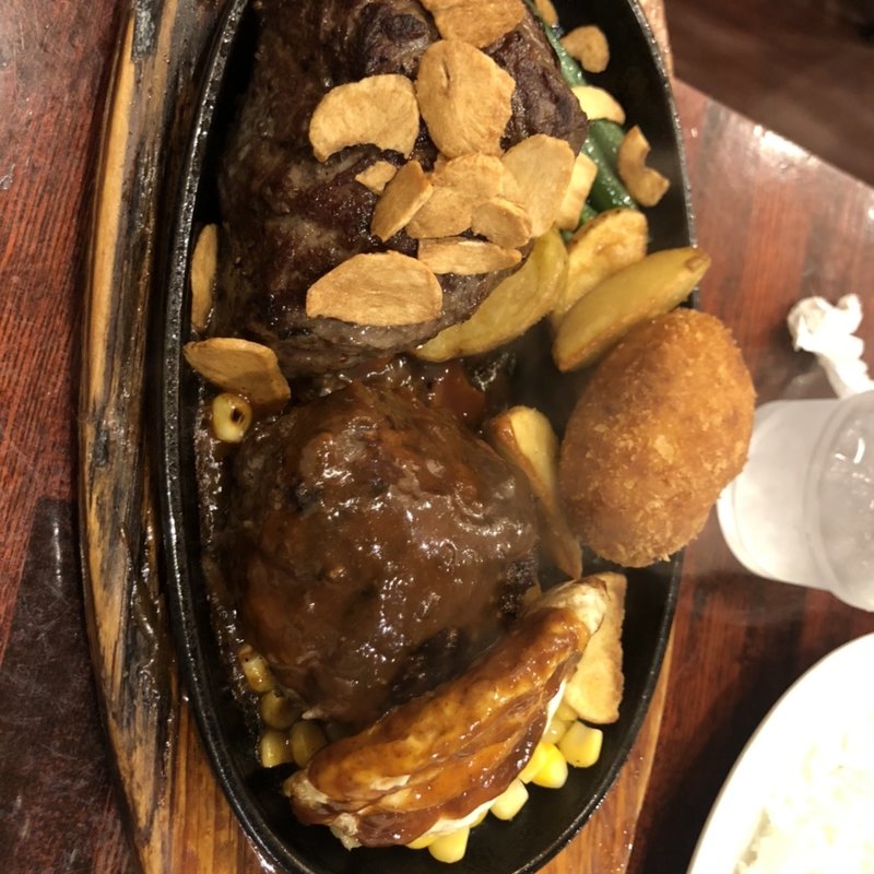 ハンバーグと赤みとかにクリームコロッケ追加(キャロット )