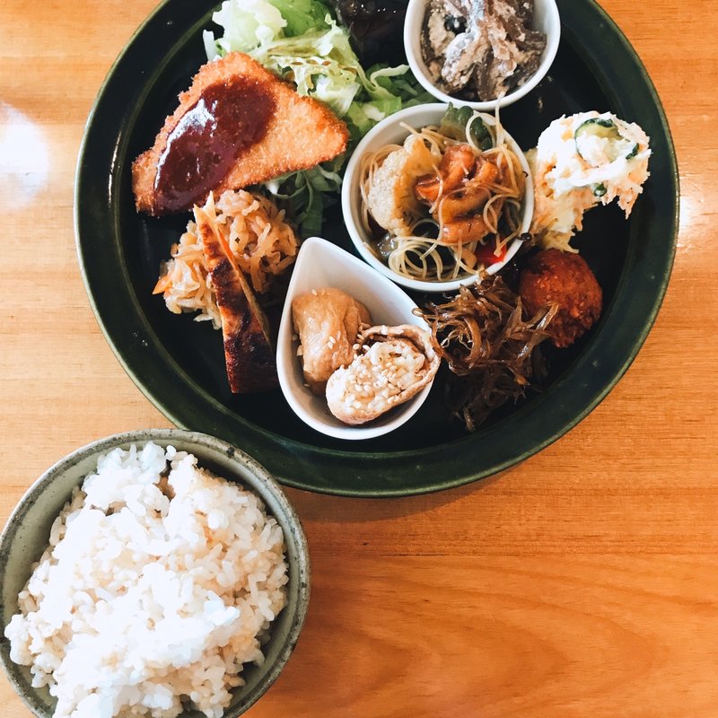 4種のそうざい定食(カメイノ食堂)
