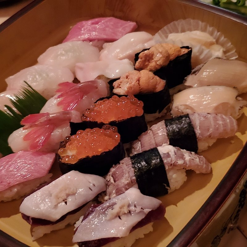 特上寿し(助六鮨 （すけろくずし）)