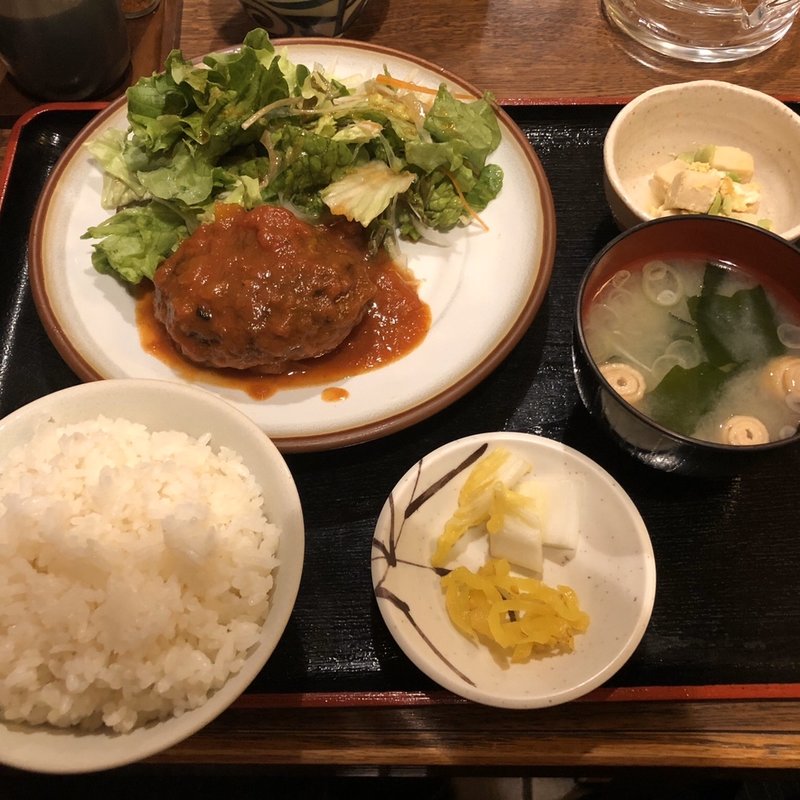 トマト煮込みハンバーグ定食(宵のひととき うまし)