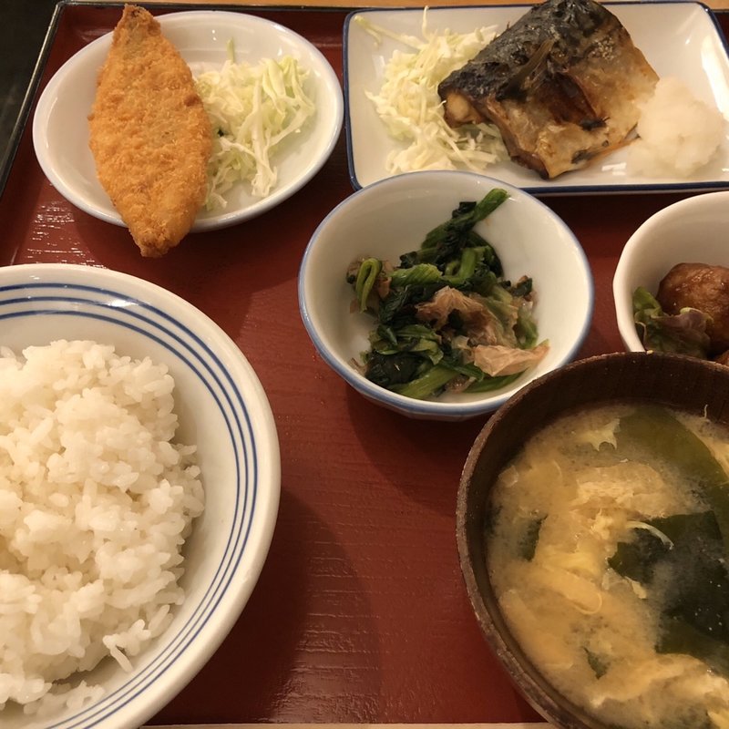 四品定食メインのおかずと小鉢が選べる四品定食(かっぽうぎ 山王パークタワー店)
