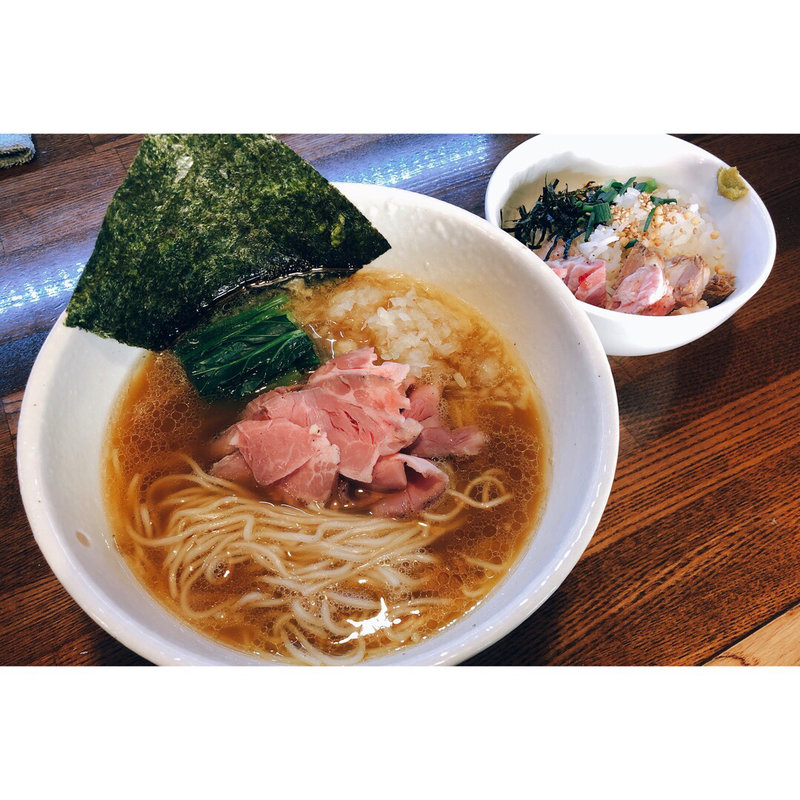 鶏そば(らぁめん初代オカワリ （RAMEN 初代OKAWARI）)