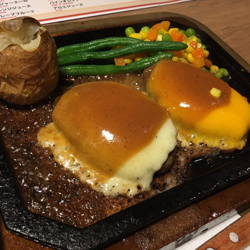 モッツァレラ&チェダーチーズハンバーグ 200g(ゴールドラッシュ 東京ミートレア店)