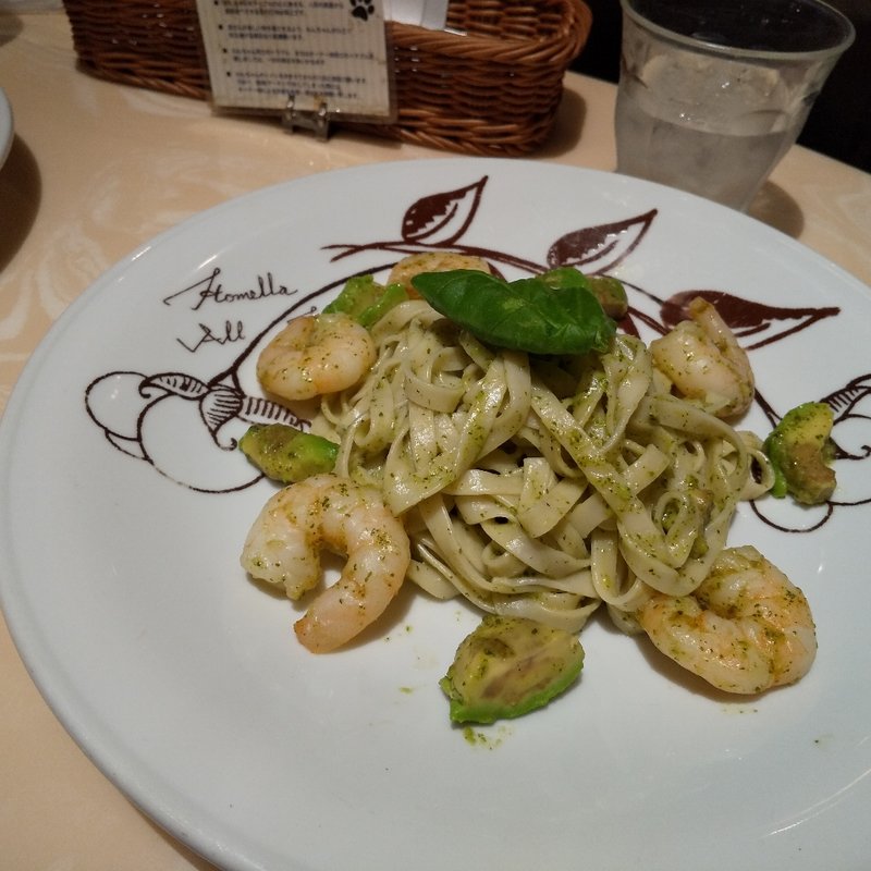 海老とアボカドのジェノベーゼ(Les deux Blue （レドゥル・ブルー ）)