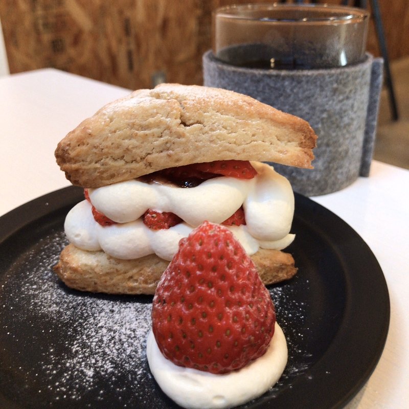 いちごクリームスコーンサンド(anc  coffee  stand)