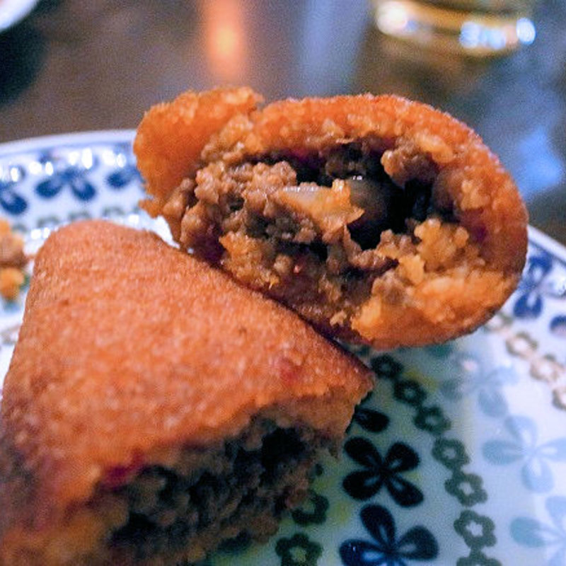 牛ひき肉団子のブルグル包み揚げ(クルド料理 メソポタミア レストラン)