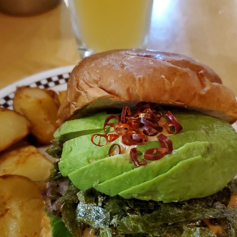 アボガド海苔わさびバーガー(ヴィレッジヴァンガードダイナー下北沢店)