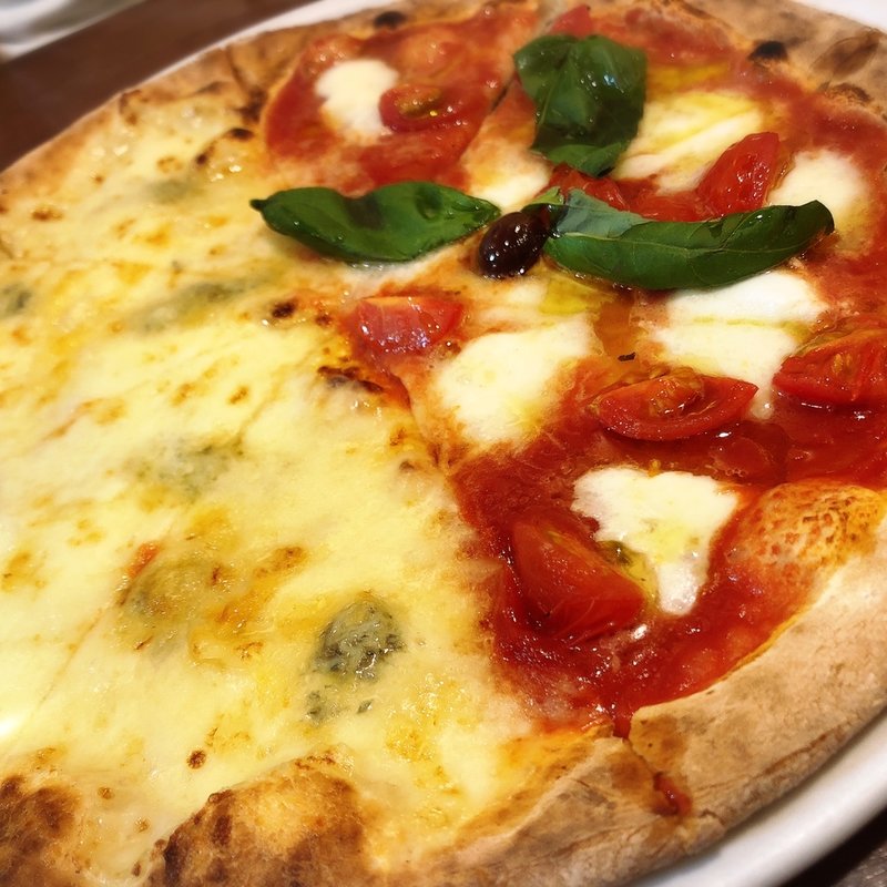 マルゲリータ＆クアトロフォルマッジ(ピッツェリア モリタ)