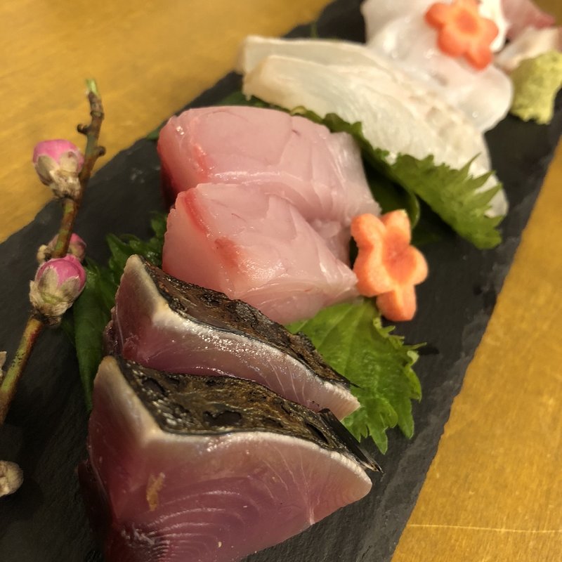 造り盛り合わせ(日本酒とお万菜 じゃんけんポン)