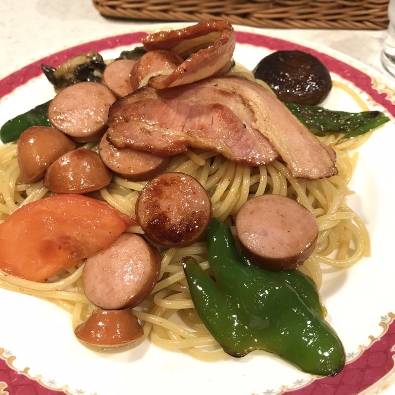 ベーコンとソーセージのスパゲッティおしょう油味(ハシヤ)