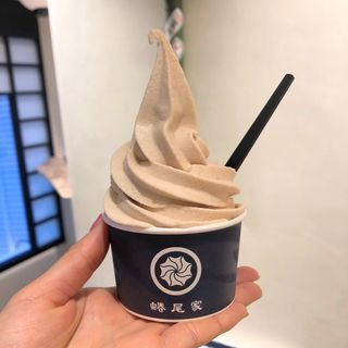 シナモンリンゴソフトクリーム(蜷尾家/NINAO 三軒茶屋店)