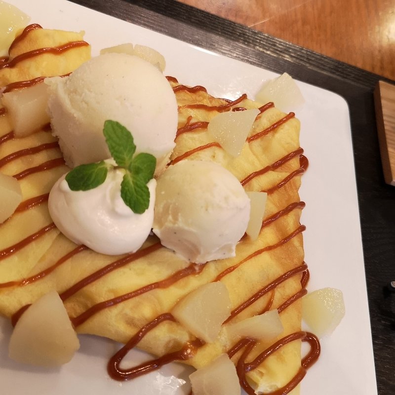 洋なしとキャラメルのクレープ(茶茶の間 )