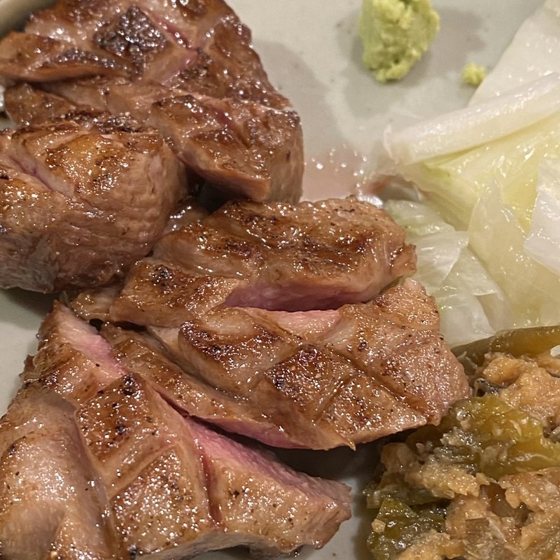 牛たん(新宿 思い出横丁 牛タン いろ葉)