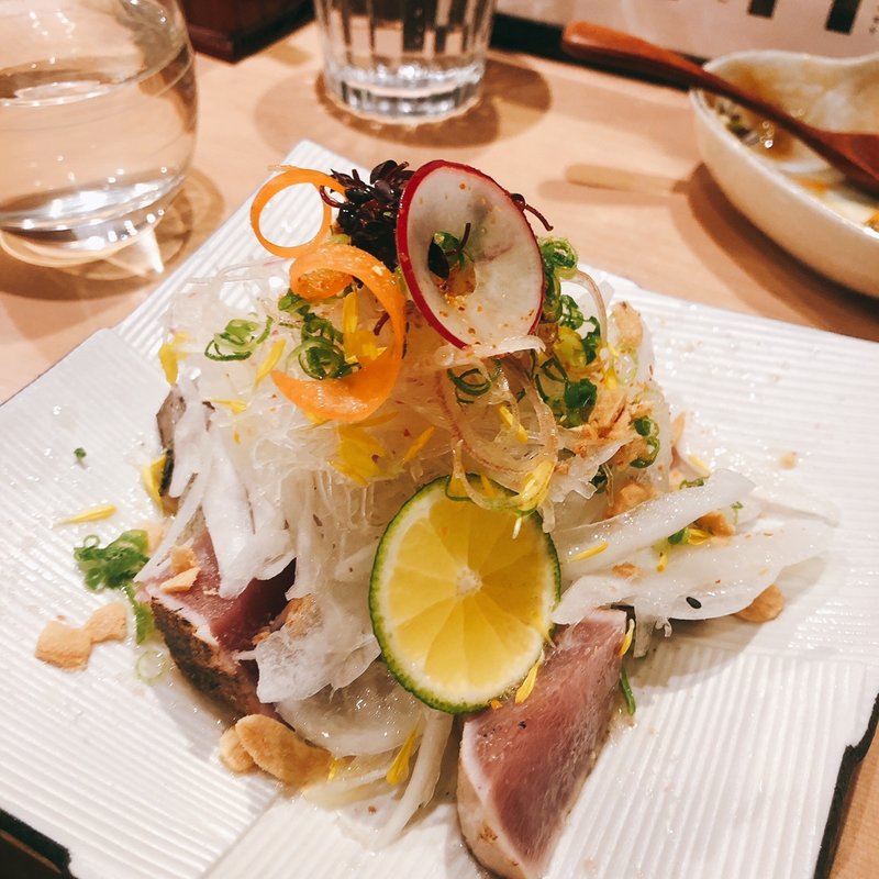 カツオのタタキ(立ち飲み割烹竹内酒造)