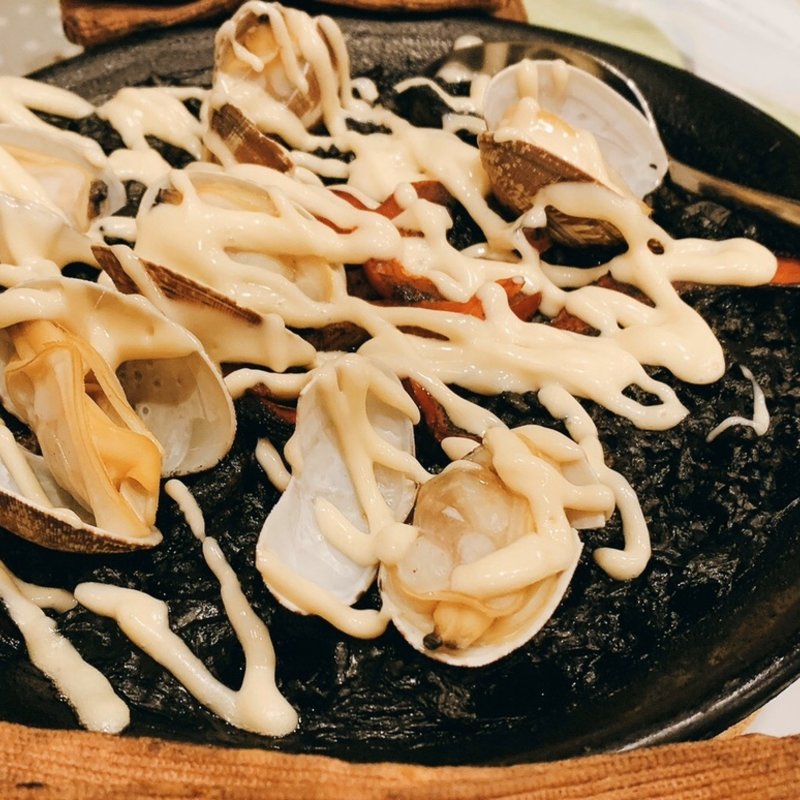 イカ墨のパエリア　(スペイン食堂 石井 （イシイ）)