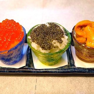 いくら、キャビア、ウニのおちょこ丼(十番右京 恵比寿店)