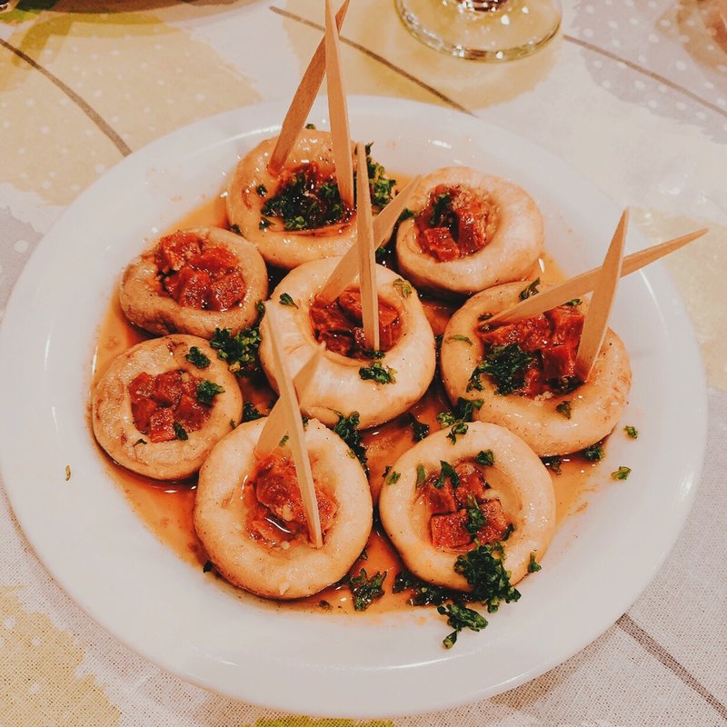 長谷川さんこだわりのマッシュルームの鉄板焼き(スペイン食堂 石井 （イシイ）)