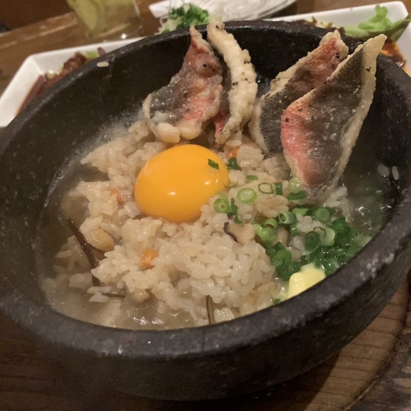 石焼ぐるくんのボロボロジューシー(おもろ殿内 （どぅんち）)