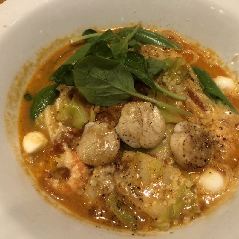 炙り帆立と海老とモッツレラのトマトクリームスープ(洋麺屋五右衛門 目黒駅前店)