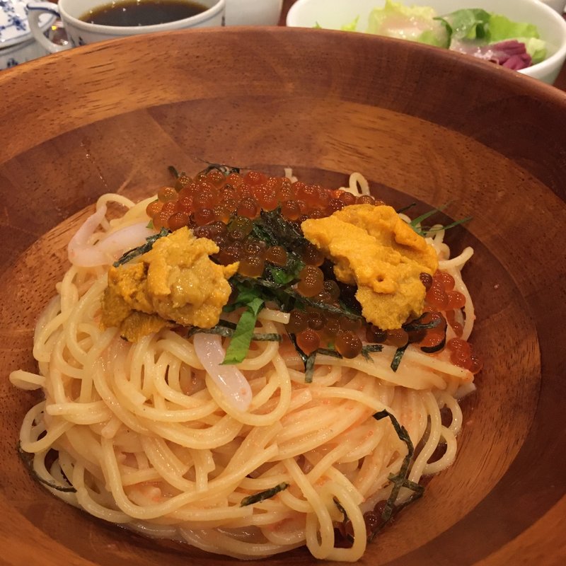 博多明太子とうにといくらと紋甲いかのパスタ(椿屋カフェ 北千住マルイ店)