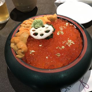 海鮮丼 (山さん寿司 本店 )