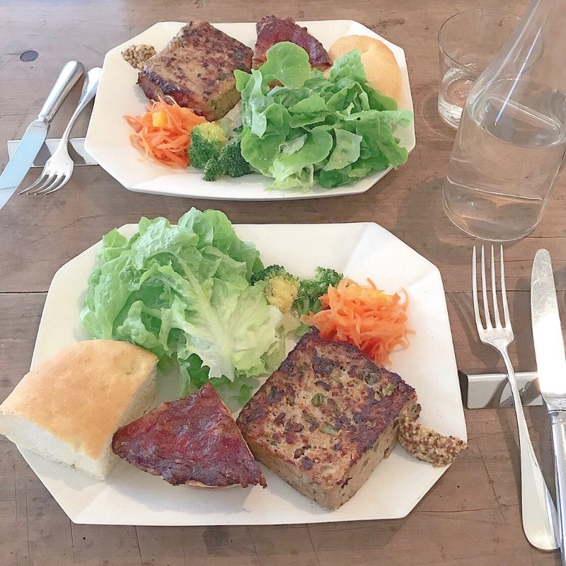 キッシュとミートローフのプレート(contes)