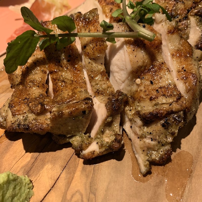 手仕込みチキンのヘルシーハーブグリル(MEAT&WINE ワインホールグラマー NEXT 新橋)