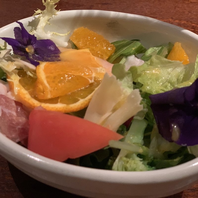 デコポンのフラワーサラダ(MALT BAR DEN 表参道)