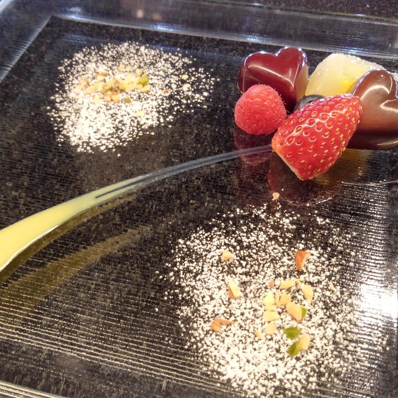 デザートメニュー(トシ ヨロイヅカ 東京)