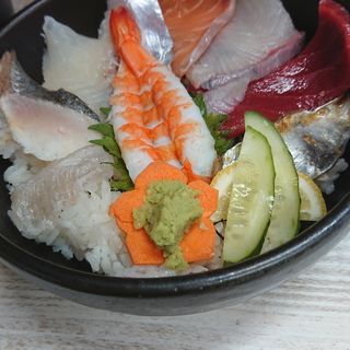 海鮮丼(おさかな天国)