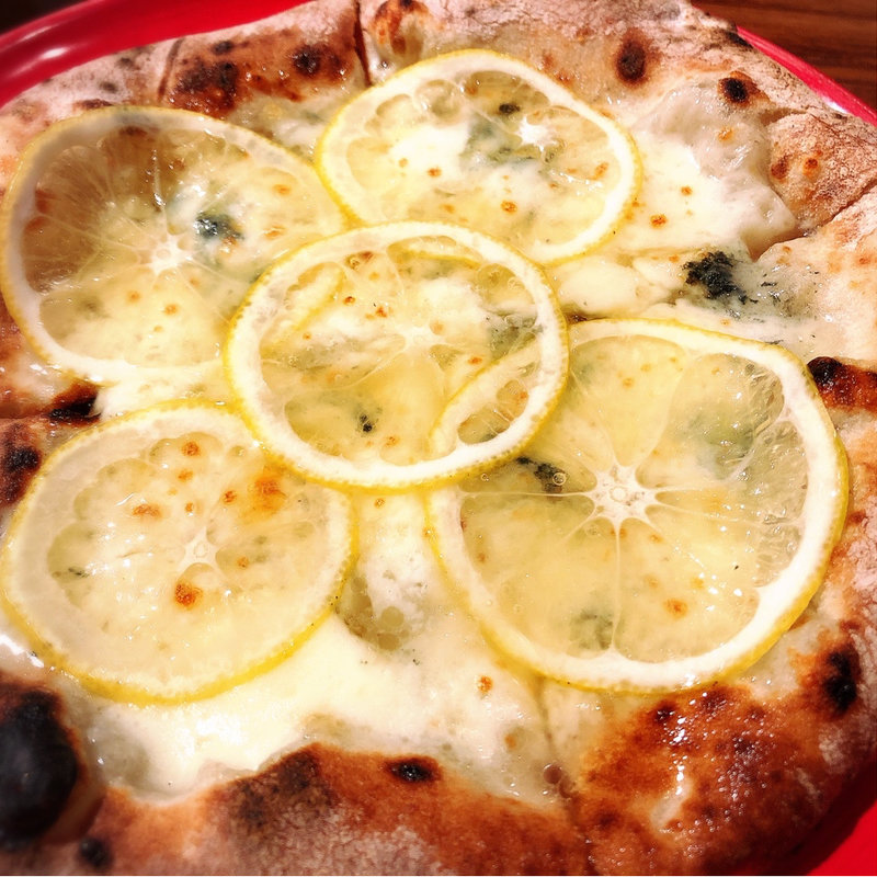 四種のチーズとハチミツ(ピッツェリア バッカムニカ)