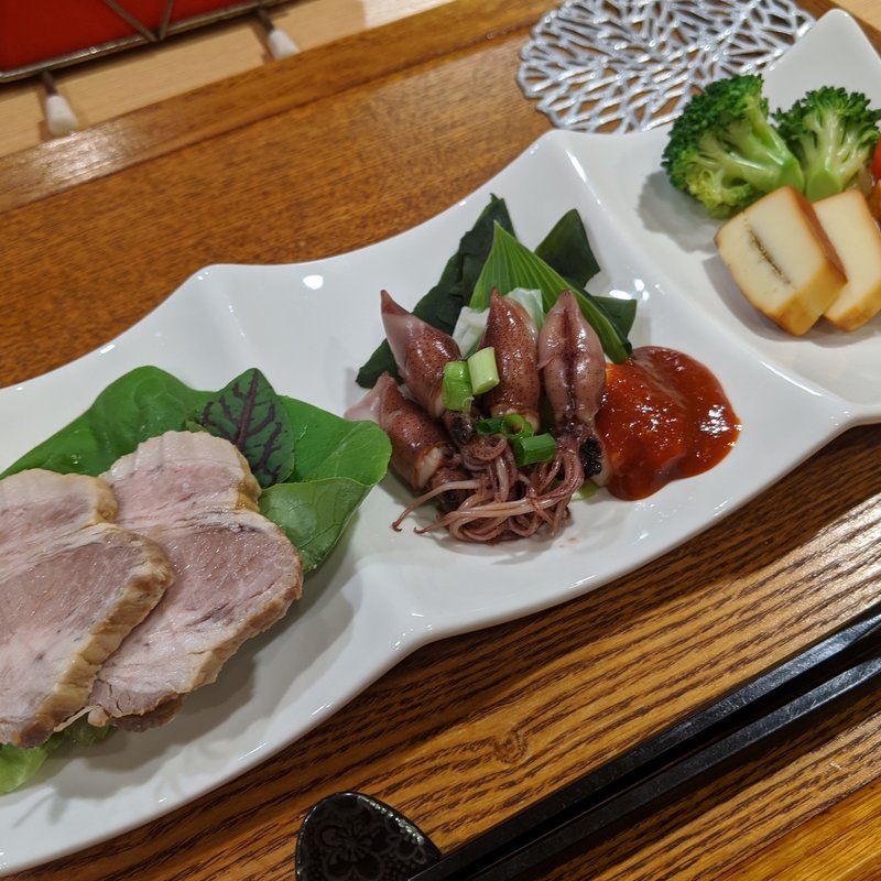 豚ロースのマリネ、ホタルイカ、自家製山椒スモークチーズ(酒と醸し料理BY)