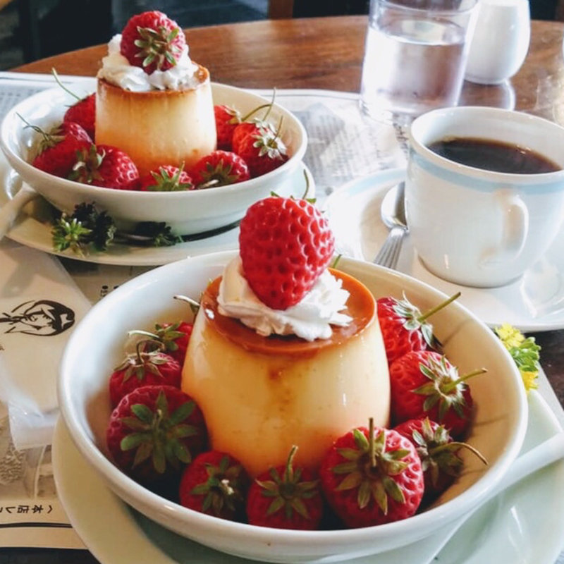 完熟紅ほっぺいちごと北海道クリームプリン(マーロウ 秋谷本店)