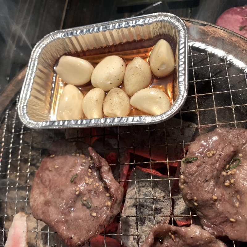 ニンニクのホイル焼き(大阪 七輪)