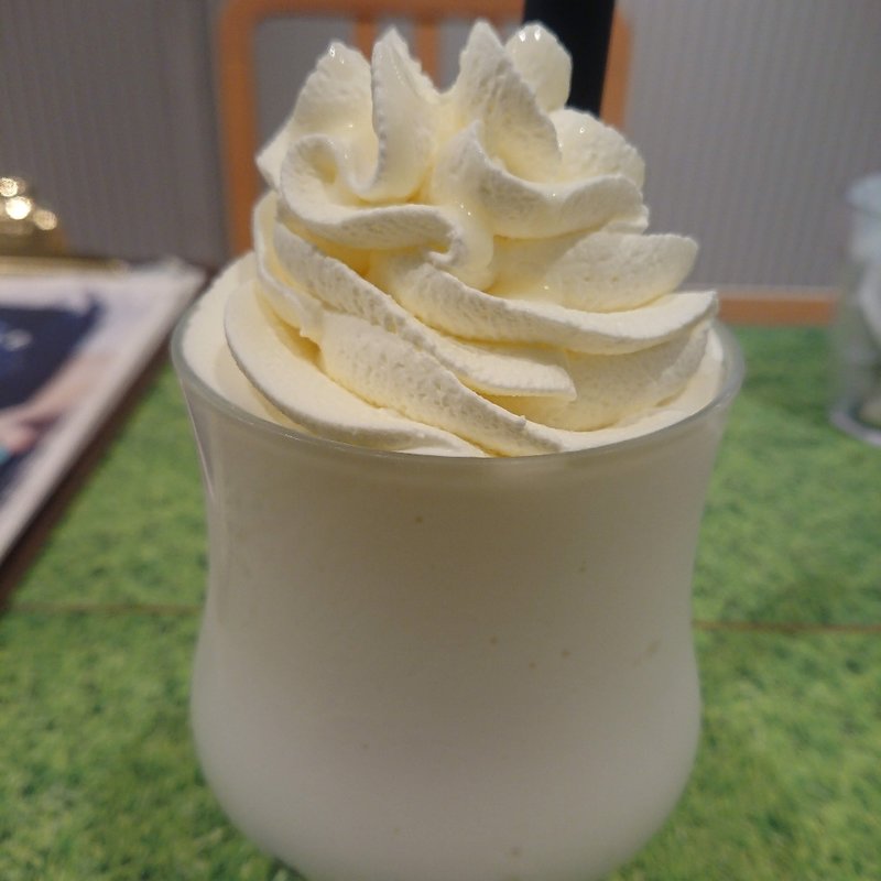 生クリームシェイク(生クリーム専門店 milk  cafe なんばウォーク店)