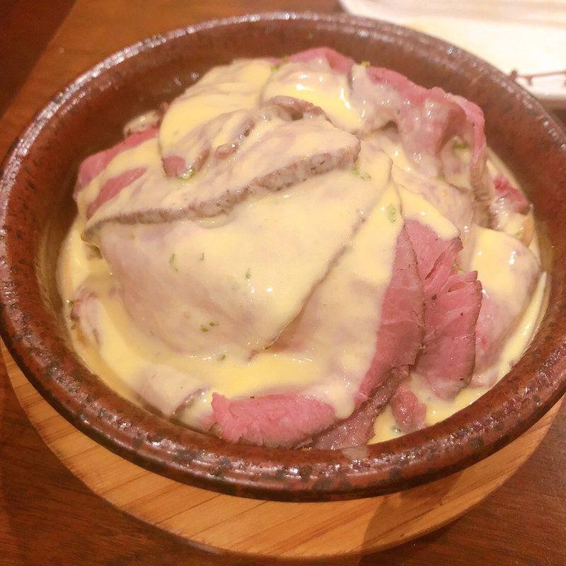 ローストビーフ チーズがけ(PIC)