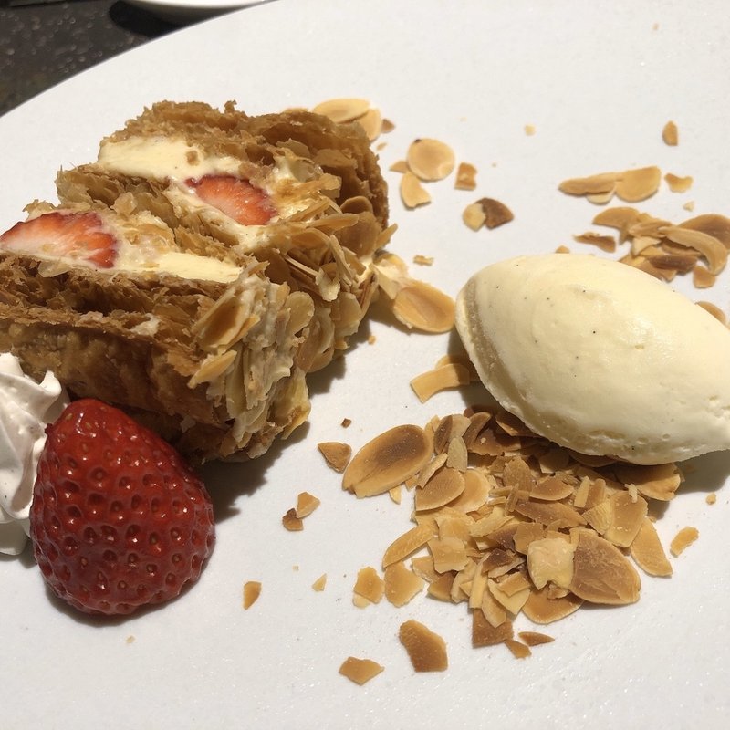 苺のミルフィーユ(THE GRAND GINZA)