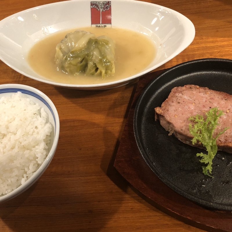 (洋食 アカシア 新宿本店)