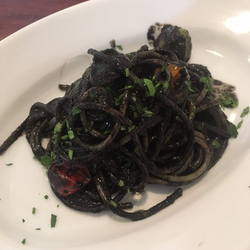 イカスミのスパゲッティ(ハーフ)(チリエージョ)