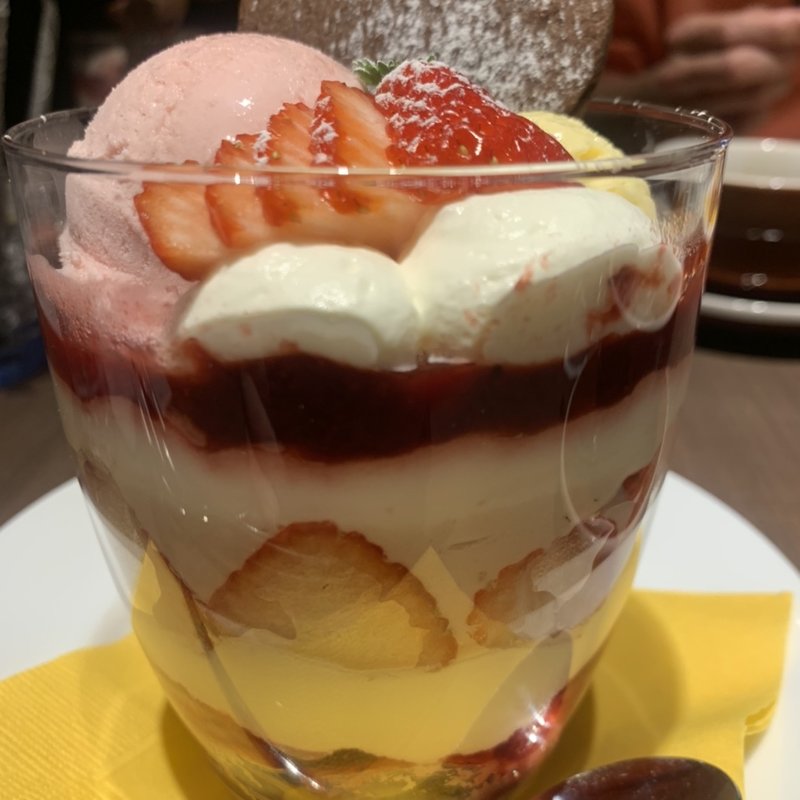 イチゴのティラミスパフェ(Cafe Xando)
