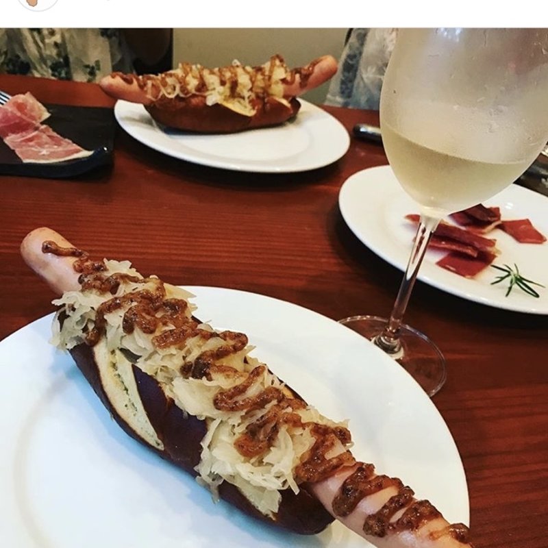 プレッツェルドッグ(育風堂精肉店 )