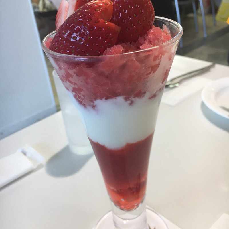 苺のドリンクデザート(期間限定)(新宿高野本店 タカノフルーツパーラー)