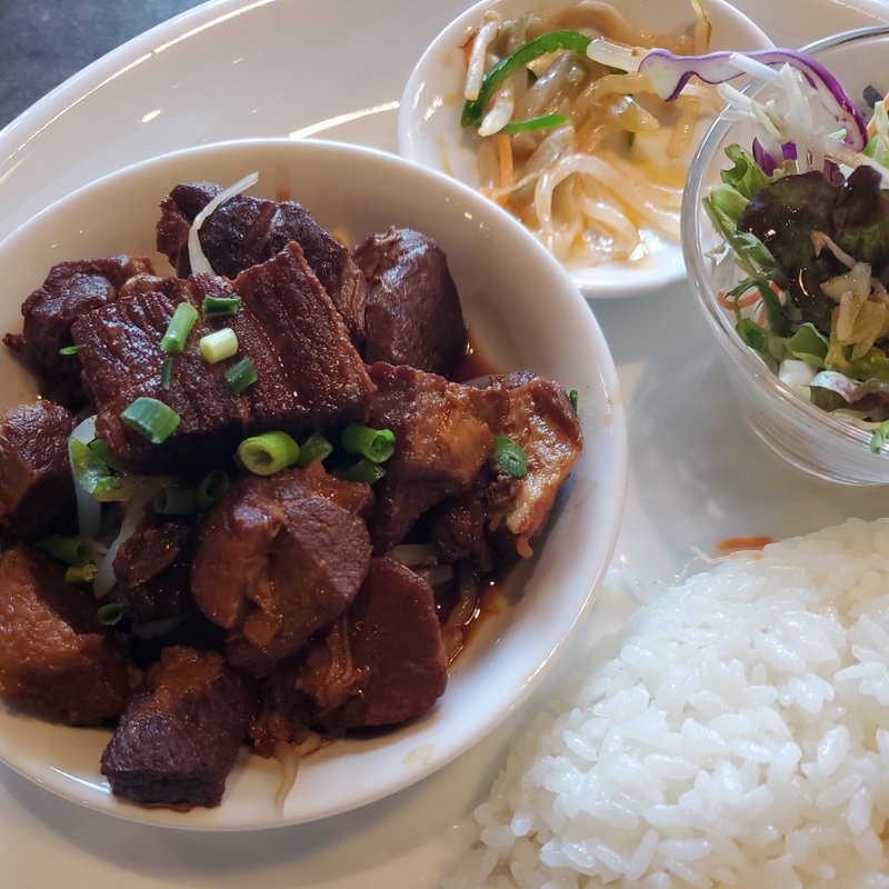 豚ゴロ角煮の煮込み(台湾点心劇場1968)