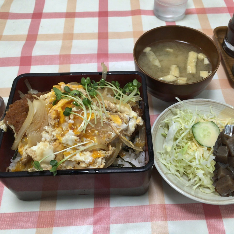 カツ重　13時～(プティコック)