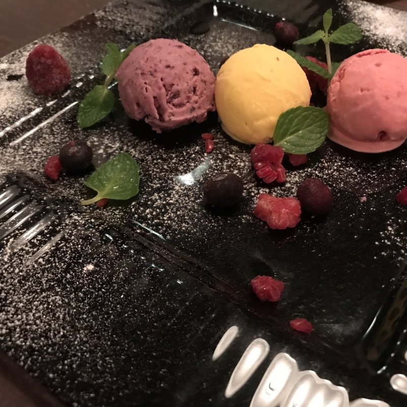 ジェラート3種　マンゴー、ブルーベリー、カシス(オステリアルーチェ （OSTERIA LUCE）)