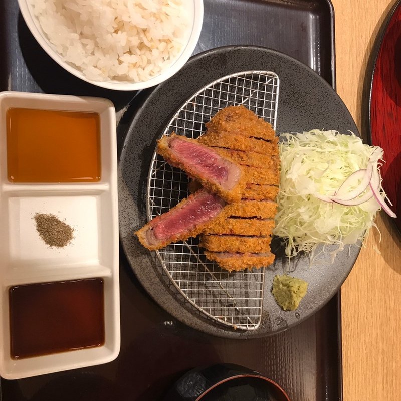 (牛カツもと村)