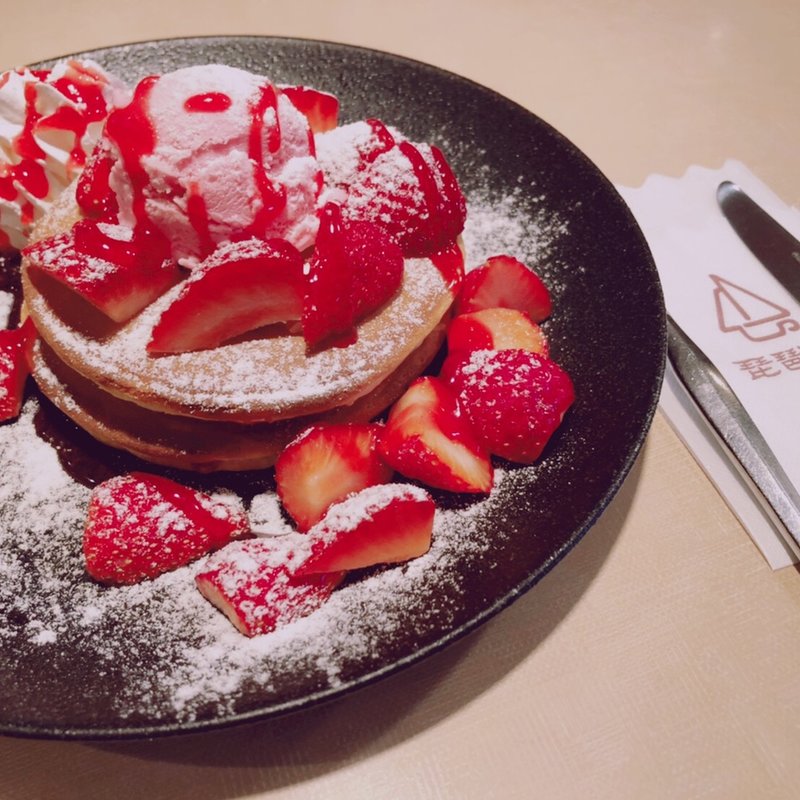 贅沢いちごのパンケーキ(琵琶湖 )