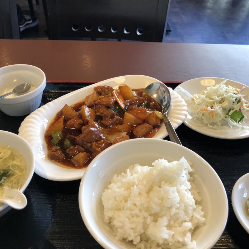 牛肉とじゃがいもの醤油ソース煮込み(食旅)