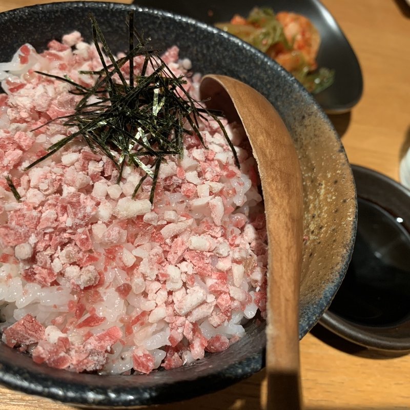 牛トロフレーク丼(塩ホルモン 獅子丸)